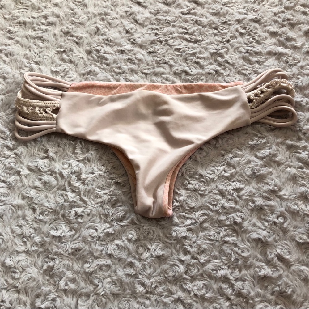 Acacia Pikake bottom